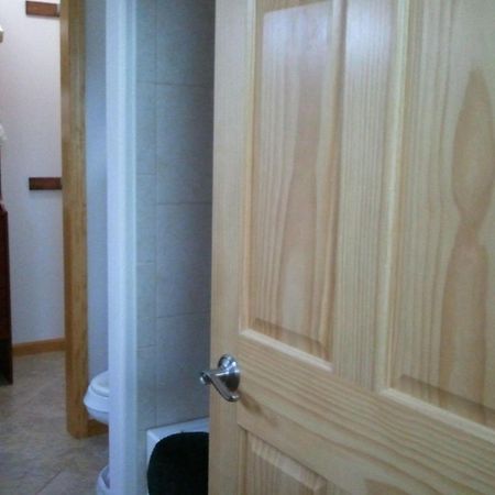 Glacier Creek Lodging Seward Room photo