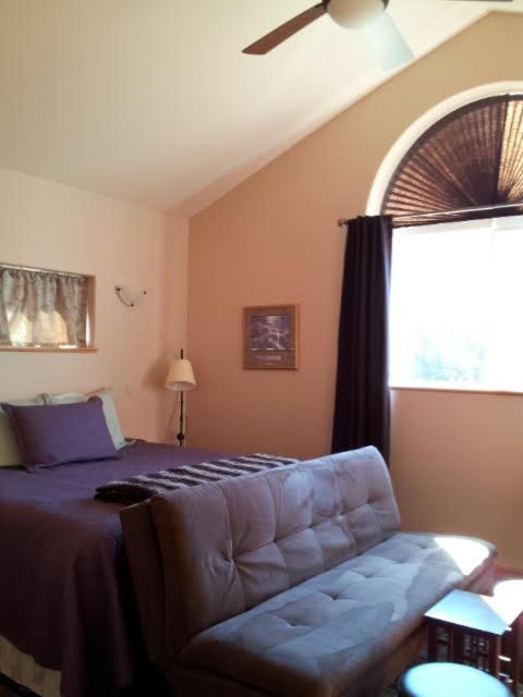 Glacier Creek Lodging Seward Room photo