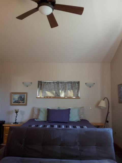 Glacier Creek Lodging Seward Room photo